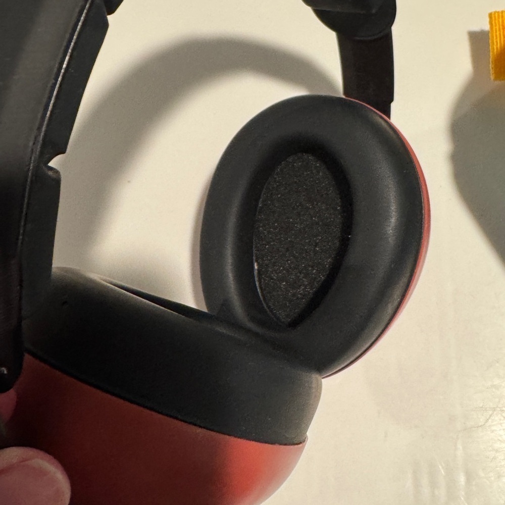 🎊HP🎉 NWOT BaBy BanZ Red Black Over-Ear Sound Proof Headphone Toddler Infant Baby - Picture 2 of 4